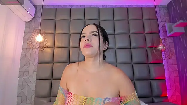 dannavelvet online show from April 2026 01:00:02 PM