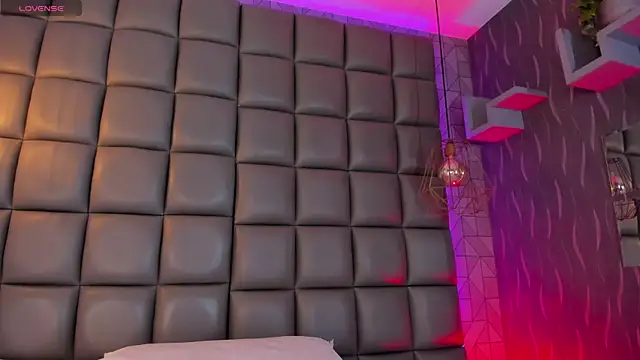 dannavelvet online show from April 2026 03:06:01 PM