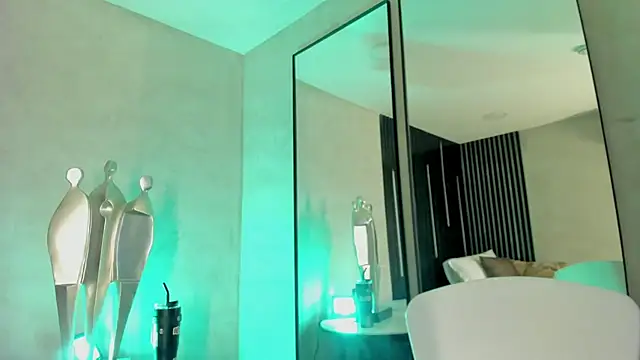 Val Guerra online show from November 2025 05:30:02 AM