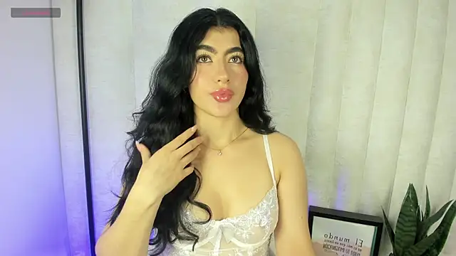 Snapshot of Emii_rous chatting on November 2025 09:03:02 PM Emii rous online show from November 2025 09:03:02 PM