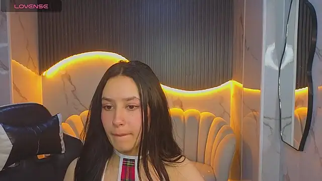 Aleja05 b online show from November 2025 01:28:01 AM