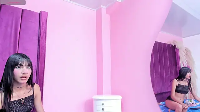 foxyhillx online show from December 2025 05:50:01 PM