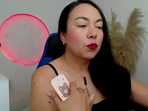 Yadis hot online show from November 2025 09:25:01 PM