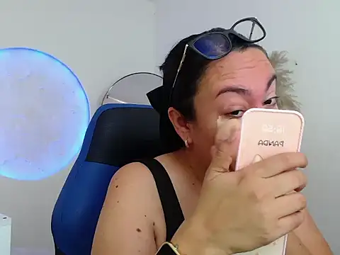 Yadis hot online show from December 2025 09:10:02 PM