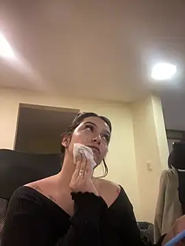 Kloe Novoa online show from April 2026 01:33:02 PM