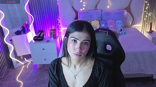 MAIILY TAY online show from January 2026 11:45:02 AM