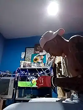 Snapshot of Ojitosbrrr chatting on November 2025 09:03:01 AM Ojitosbrrr online show from November 2025 09:03:01 AM