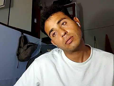 Snapshot of mrberemgena420 chatting on May 2026 11:17:02 PM mrberemgena420 online show from May 2026 11:17:02 PM