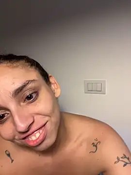 Snapshot of gigi333regi chatting on February 2026 11:03:01 PM gigi333regi online show from February 2026 11:03:01 PM