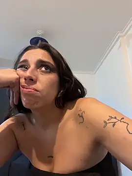 Snapshot of gigi333regi chatting on February 2026 02:10:01 AM gigi333regi online show from February 2026 02:10:01 AM