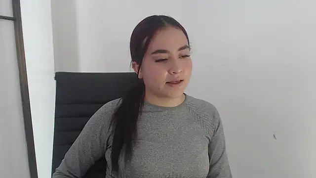 Snapshot of MilaStar2 chatting on October 2025 06:04:01 PM MilaStar2 online show from October 2025 06:04:01 PM