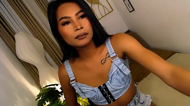 Snapshot of YourPrettyBella_TS chatting on July 2026 08:04:01 PM YourPrettyBella TS online show from July 2026 08:04:01 PM