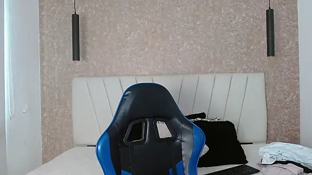 AliceSmity  online show from March 2026 01:33:01 PM