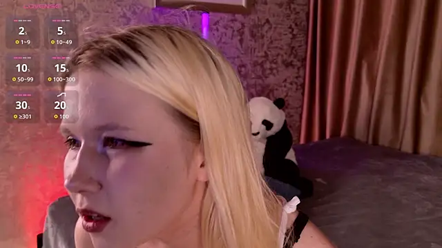 Snapshot of VivieSunn chatting on June 2026 03:47:01 PM VivieSunn online show from June 2026 03:47:01 PM