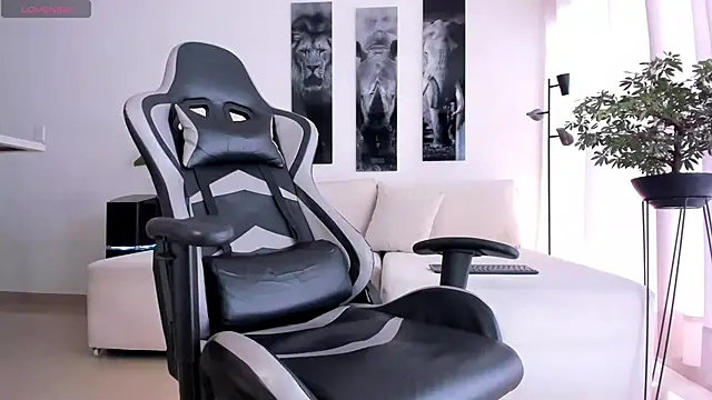 IamKael  online show from December 2025 04:58:01 PM