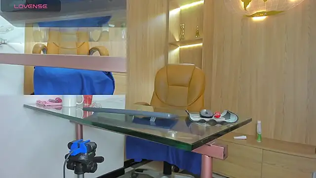 laliItaclark online show from November 2025 11:51:02 AM