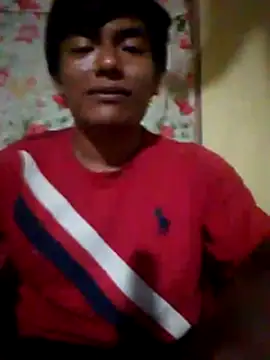 Snapshot of GuzzMiranda18 chatting on November 2025 08:44:01 AM GuzzMiranda18 online show from November 2025 08:44:01 AM