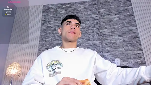 zack joness18 online show from November 2025 03:28:01 AM