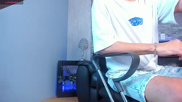 Snapshot of zack_joness18 chatting on January 2026 04:05:02 AM zack joness18 online show from January 2026 04:05:02 AM