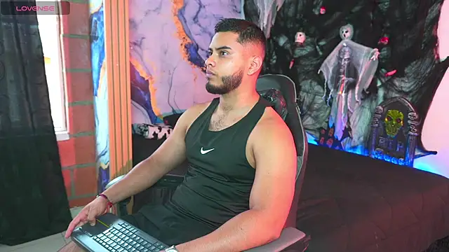 Tiler wolker online show from October 2025 07:59:01 PM