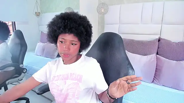 Snapshot of violeta_ruizz chatting on November 2025 05:39:02 PM violeta ruizz online show from November 2025 05:39:02 PM