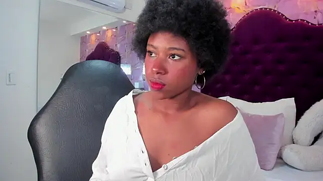 Snapshot of violeta_ruizz chatting on November 2025 01:00:01 PM violeta ruizz online show from November 2025 01:00:01 PM