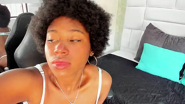 Snapshot of violeta_ruizz chatting on December 2025 05:08:02 PM violeta ruizz online show from December 2025 05:08:02 PM