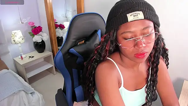 Snapshot of violeta_ruizz chatting on February 2026 12:00:01 PM violeta ruizz online show from February 2026 12:00:01 PM