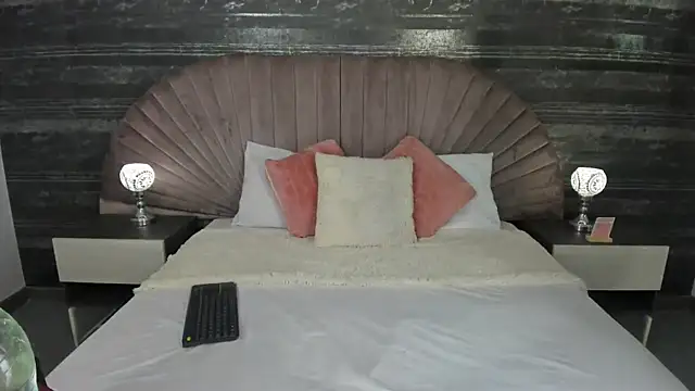 Nayla Monroee online show from April 2026 09:15:02 PM