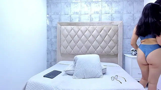 AmaraWolf online show from November 2025 08:43:01 PM