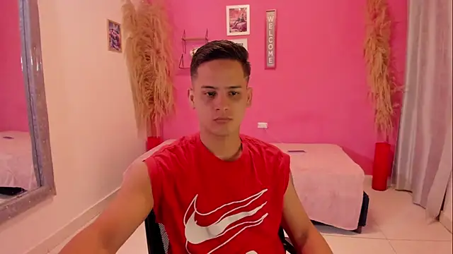 elmasmas01 online show from November 2025 01:44:02 PM