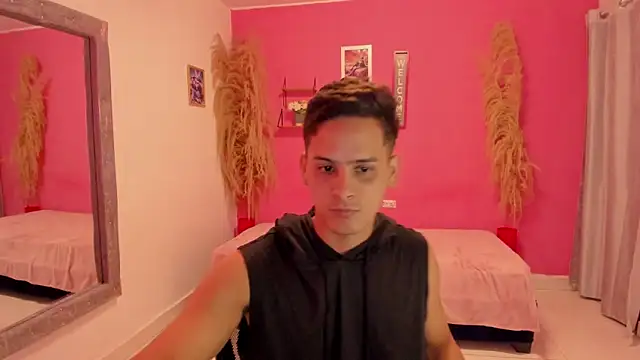 elmasmas01 online show from December 2025 12:05:01 AM