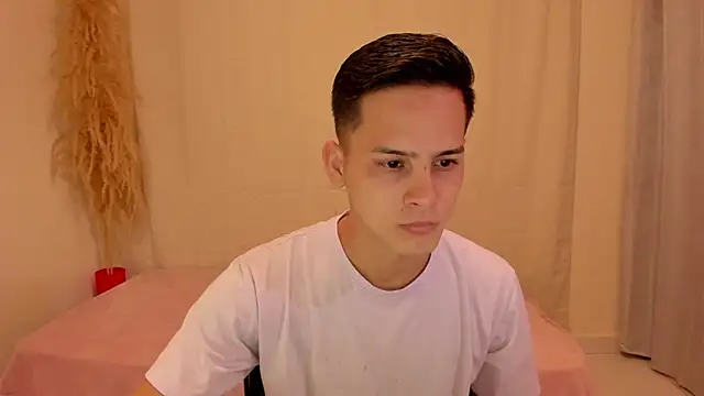 elmasmas01 online show from December 2025 02:02:02 PM