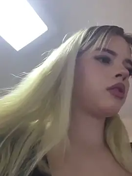 Snapshot of ViolettaAllente chatting on January 2026 02:03:01 AM ViolettaAllente online show from January 2026 02:03:01 AM