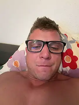 PolishBoy1995 online show from May 2026 08:18:01 PM