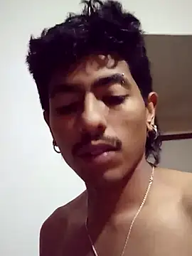 Snapshot of SkinniYamo chatting on April 2026 04:52:02 AM SkinniYamo online show from April 2026 04:52:02 AM