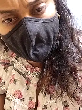 girl999 online show from February 2026 06:33:02 PM