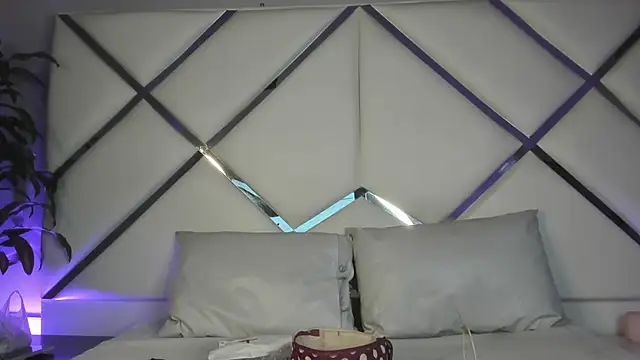 SweetPetiite online show from October 2025 12:17:02 PM