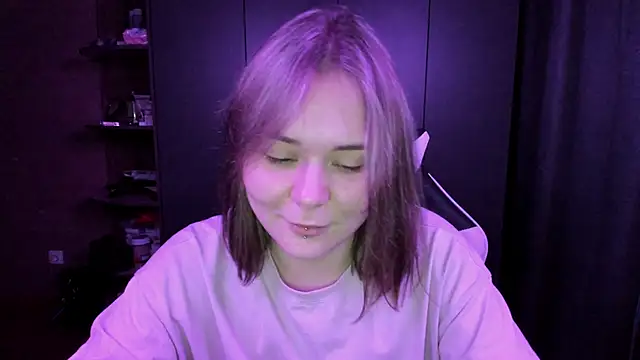 sophia lix online show from November 2025 04:45:02 PM