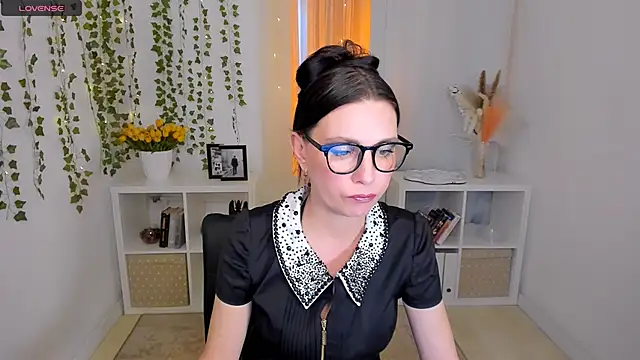 Evanessa Johns online show from April 2026 11:08:02 AM