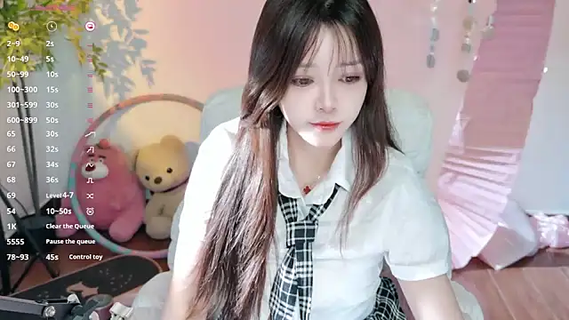 Snapshot of Yiluo95 chatting on June 2026 04:40:01 PM Yiluo95 online show from June 2026 04:40:01 PM