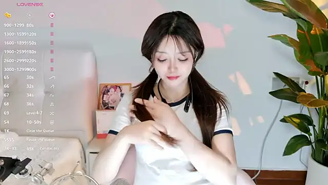 Snapshot of Yiluo95 chatting on June 2026 04:04:02 PM Yiluo95 online show from June 2026 04:04:02 PM