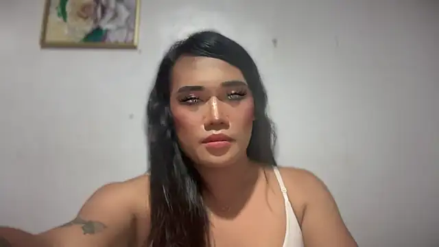 Snapshot of untouchable_mia chatting on October 2025 01:01:02 PM untouchable mia online show from October 2025 01:01:02 PM