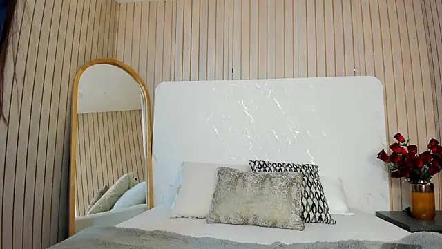 AmberrMoore  online show from December 2025 01:28:01 PM