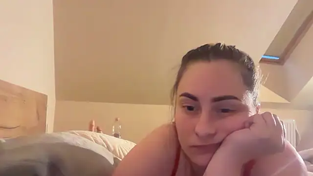 Snapshot of EngelHelene chatting on May 2026 06:12:02 PM EngelHelene online show from May 2026 06:12:02 PM