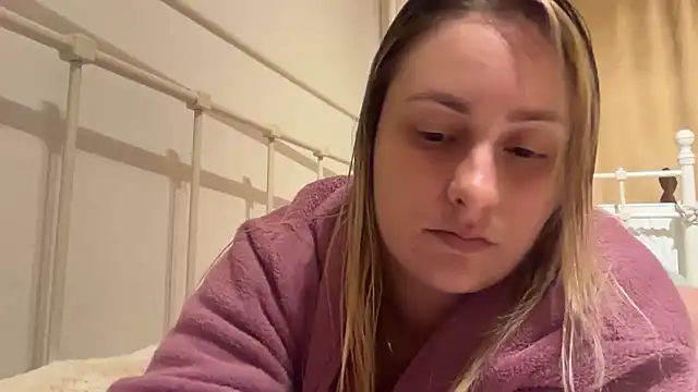 Snapshot of EngelHelene chatting on May 2026 07:08:01 PM EngelHelene online show from May 2026 07:08:01 PM