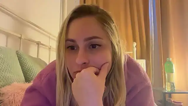 Snapshot of EngelHelene chatting on May 2026 06:13:01 PM EngelHelene online show from May 2026 06:13:01 PM