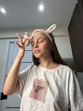 Snapshot of KissMeSashaPlz chatting on October 2025 01:17:01 AM KissMeSashaPlz online show from October 2025 01:17:01 AM