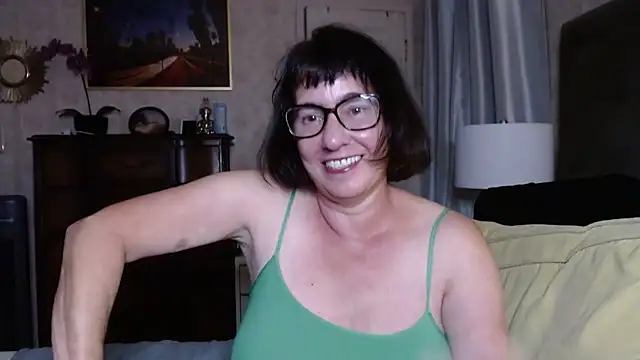 Snapshot of BigbustedBrenda chatting on November 2025 10:45:01 PM BigbustedBrenda online show from November 2025 10:45:01 PM