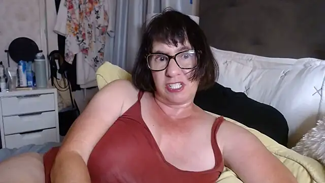 Snapshot of BigbustedBrenda chatting on May 2026 01:03:01 AM BigbustedBrenda online show from May 2026 01:03:01 AM